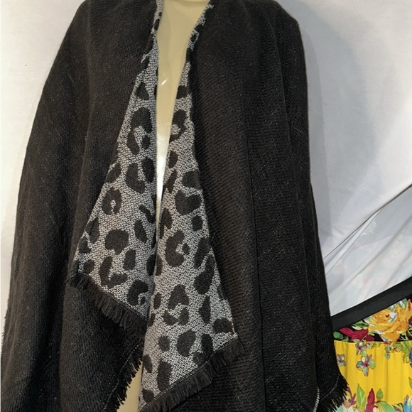 Banana Republic ruana wrap OS reversible - Picture 11 of 14